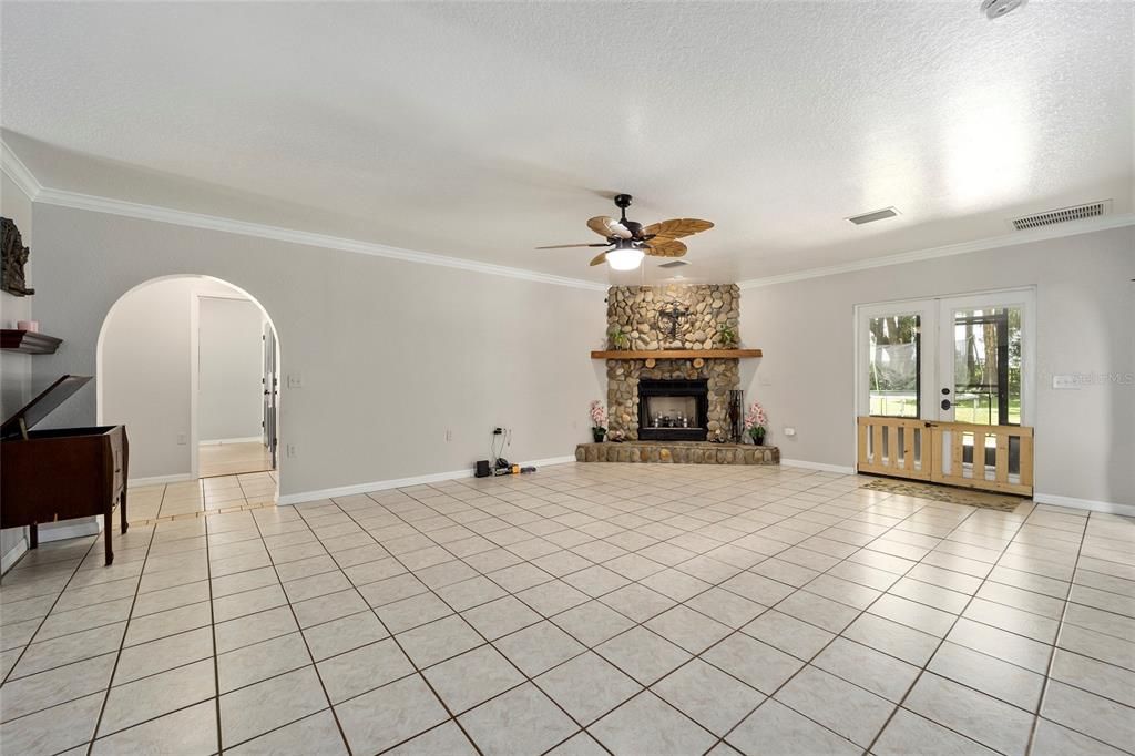 Recently Sold: $455,000 (5 beds, 3 baths, 864 Square Feet)