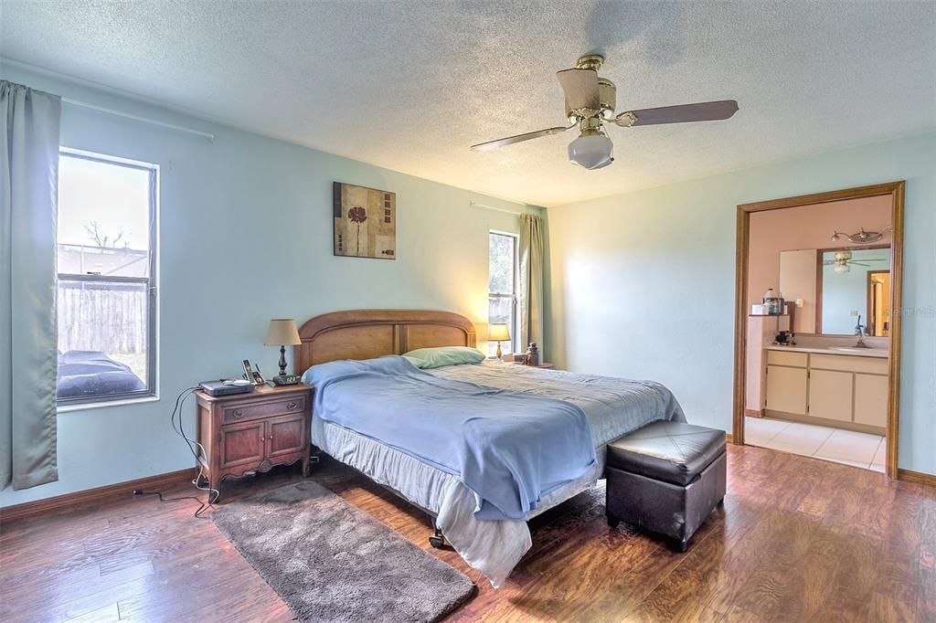 Recently Sold: $250,000 (3 beds, 2 baths, 1682 Square Feet)