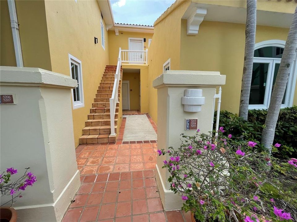 Recently Sold: $675,000 (3 beds, 3 baths, 2002 Square Feet)