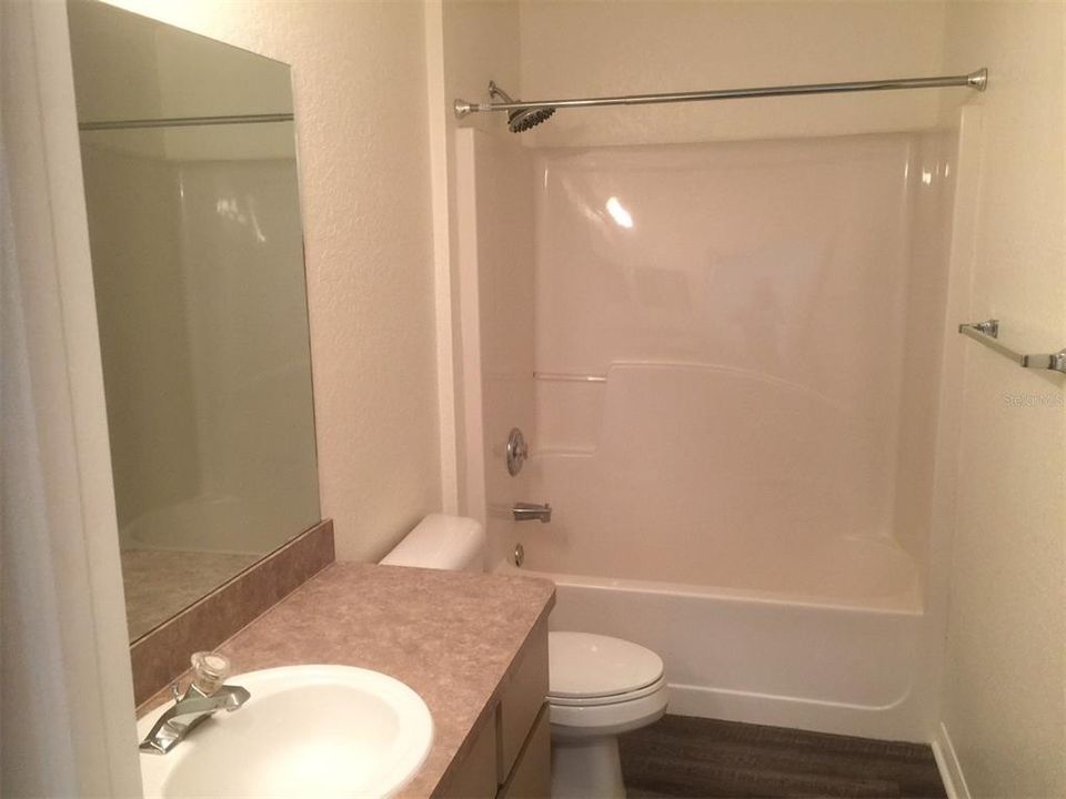 最近租的: $975 (1 贝兹, 1 浴室, 875 平方英尺)