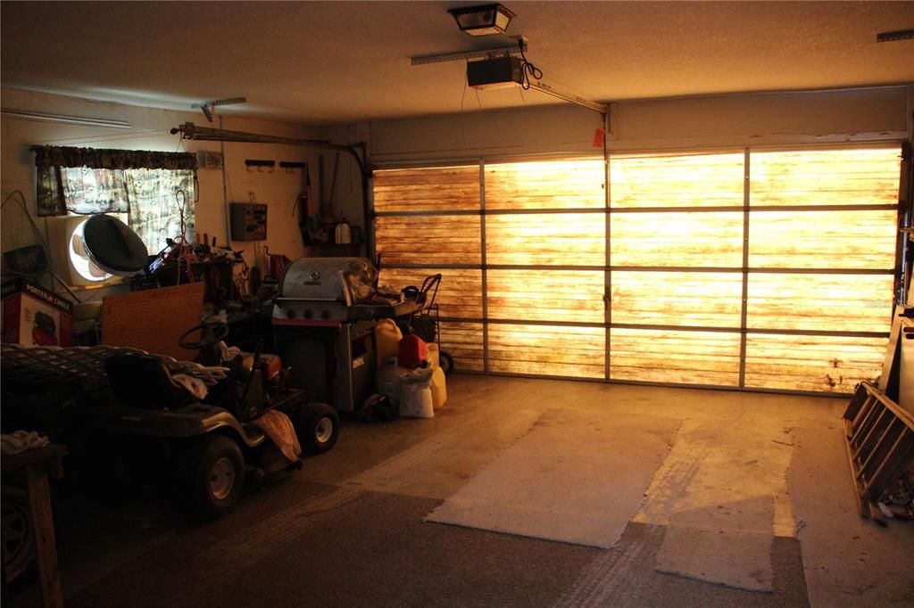 Spacious garage