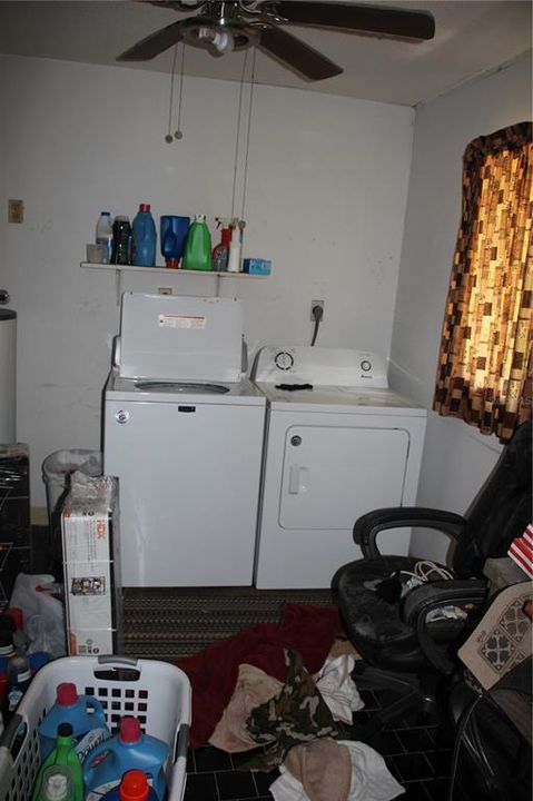 Laundry room, access through garage