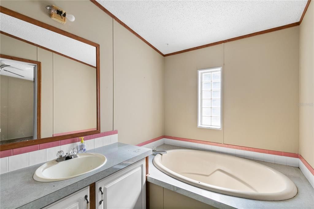 最近售出: $250,000 (3 贝兹, 2 浴室, 1296 平方英尺)