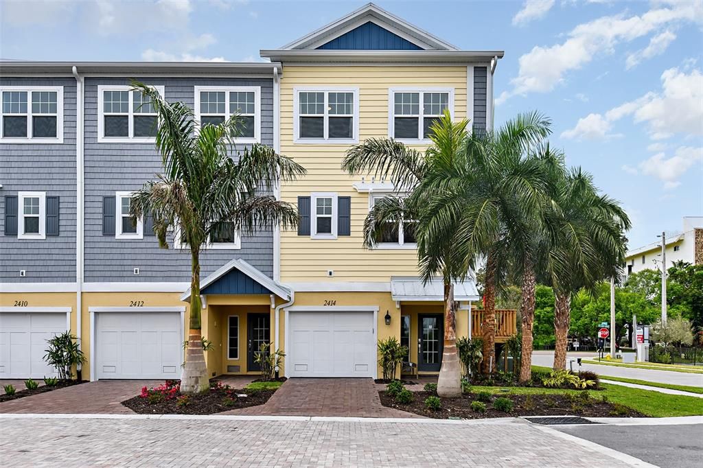 Recently Sold: $921,564 (3 beds, 3 baths, 1983 Square Feet)
