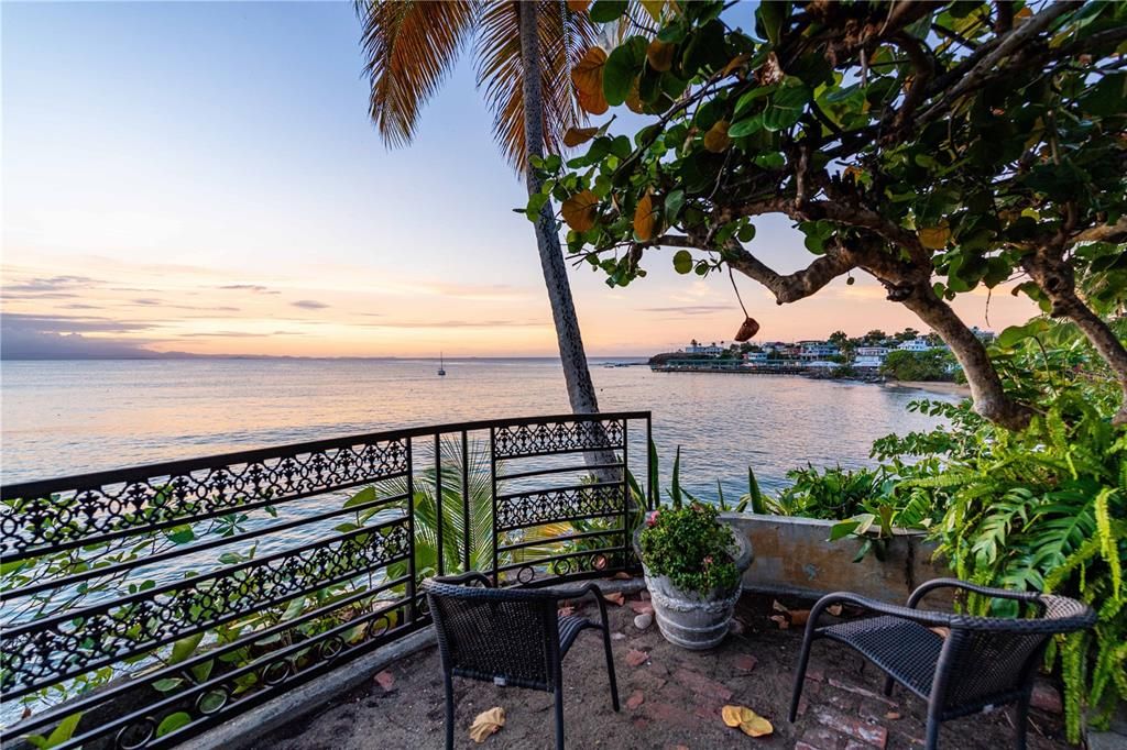 Recently Sold: $1,100,000 (5 beds, 5 baths, 4117 Square Feet)