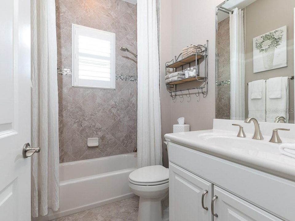 最近售出: $469,000 (3 贝兹, 2 浴室, 2024 平方英尺)