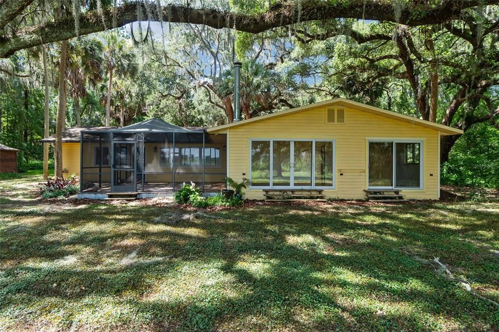 Recently Sold: $433,000 (3 beds, 3 baths, 1936 Square Feet)