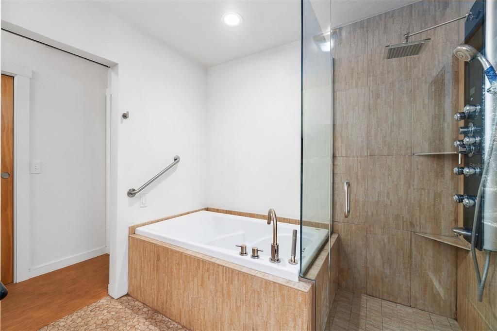 Недавно продано: $433,000 (3 спален, 3 ванн, 1936 Квадратных фут)