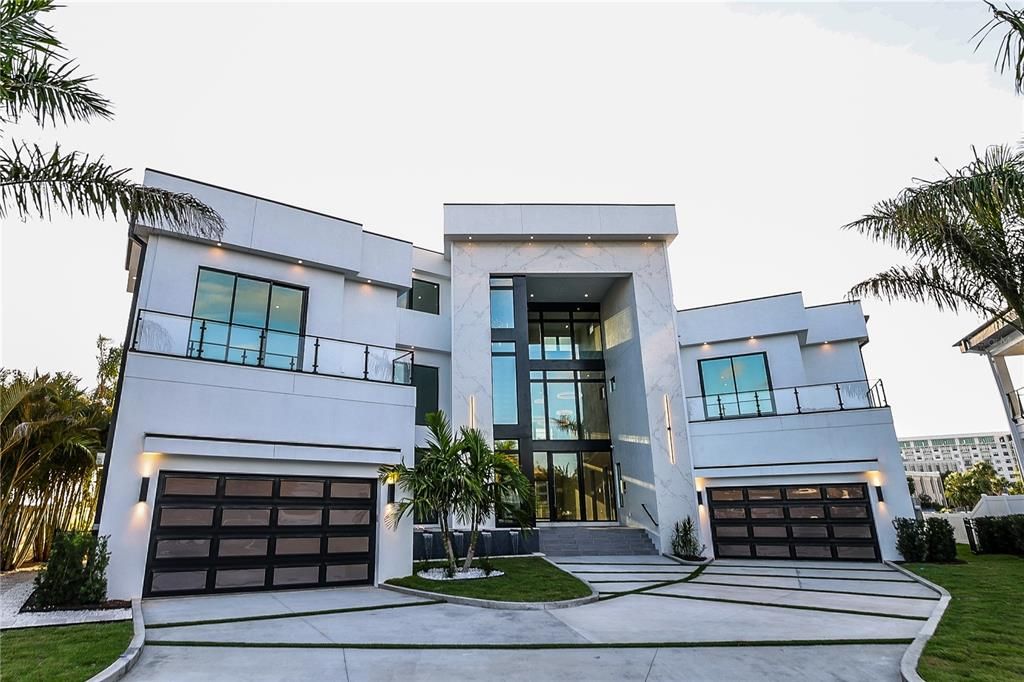 Recently Sold: $12,995,000 (7 beds, 8 baths, 10474 Square Feet)