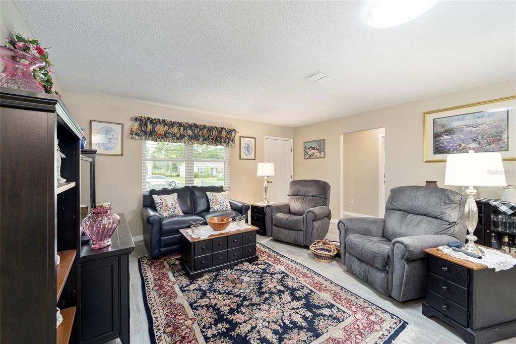 Recently Sold: $299,000 (3 beds, 2 baths, 1632 Square Feet)