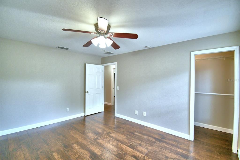 Recently Sold: $200,000 (3 beds, 2 baths, 1318 Square Feet)