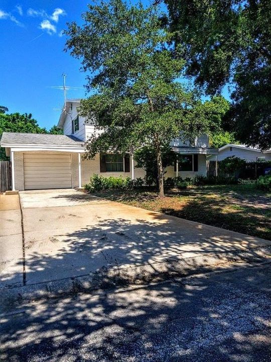 Recently Sold: $350,000 (3 beds, 2 baths, 1612 Square Feet)