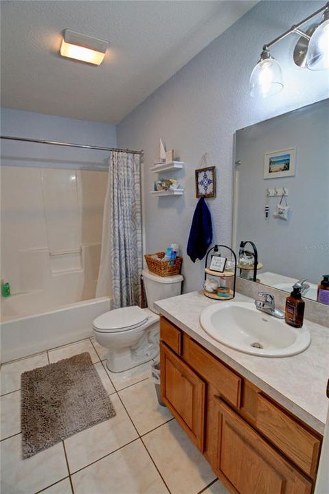 最近售出: $199,000 (3 贝兹, 2 浴室, 1281 平方英尺)