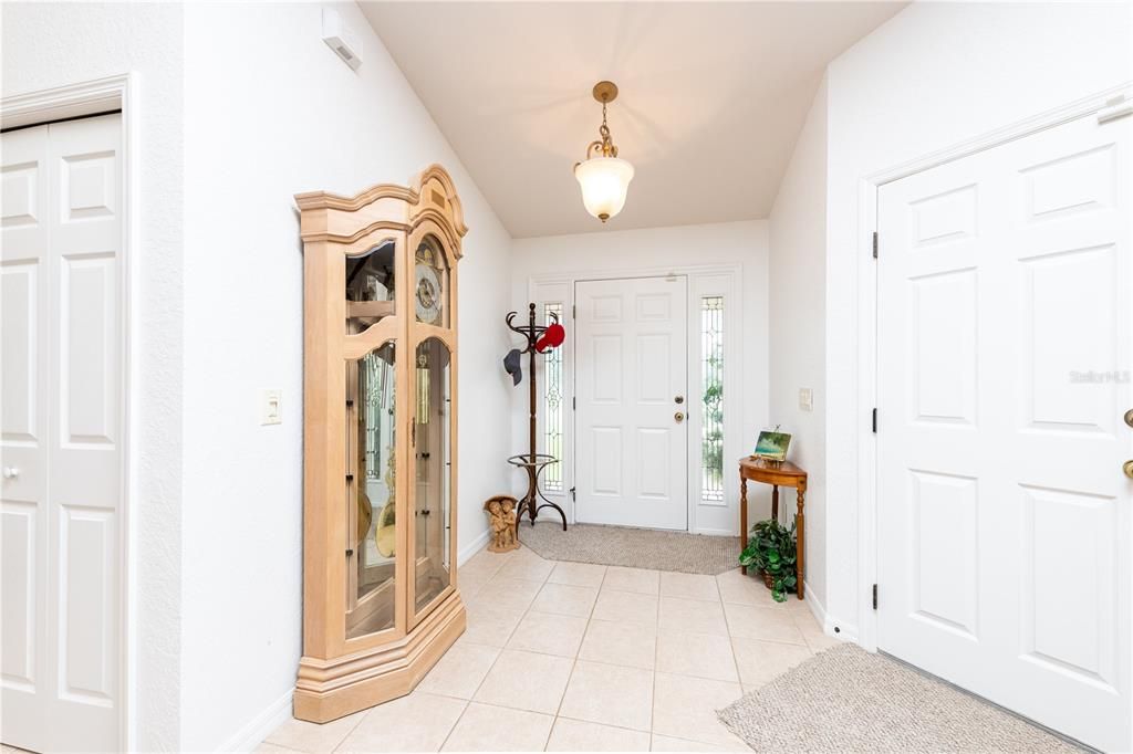 Recently Sold: $450,000 (3 beds, 2 baths, 2202 Square Feet)