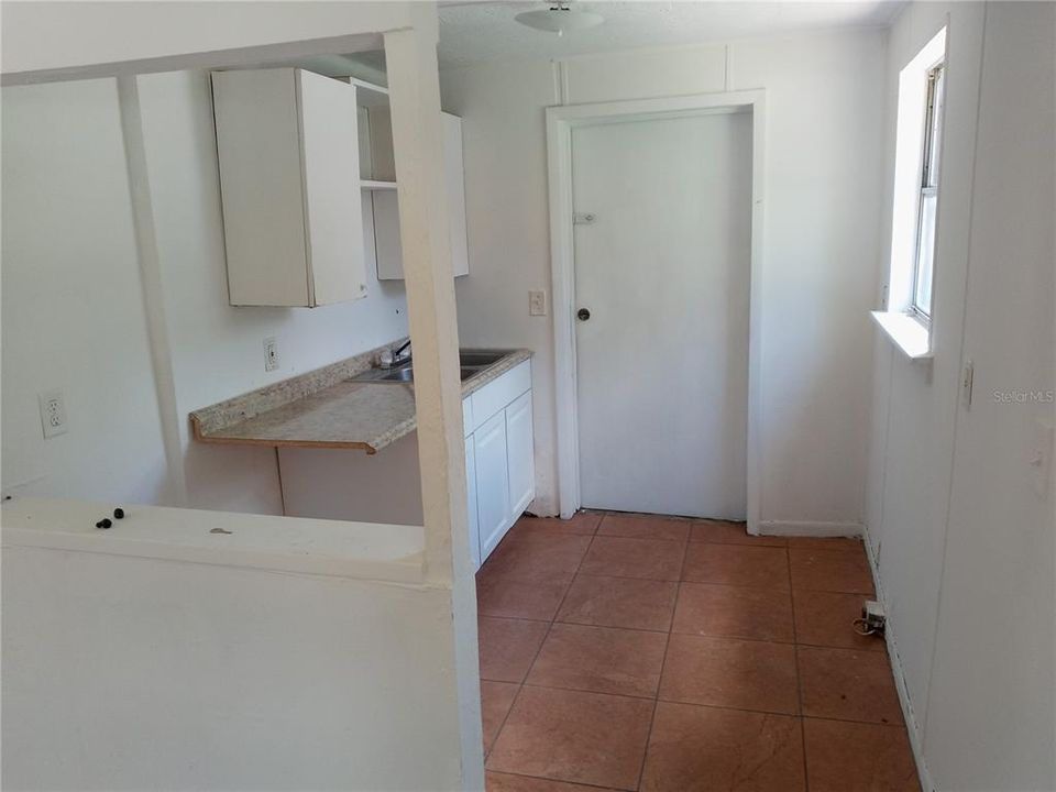 Recently Rented: $650 (2 beds, 1 baths, 437 Square Feet)