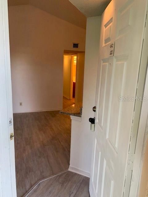 Recently Rented: $1,700 (2 beds, 2 baths, 963 Square Feet)