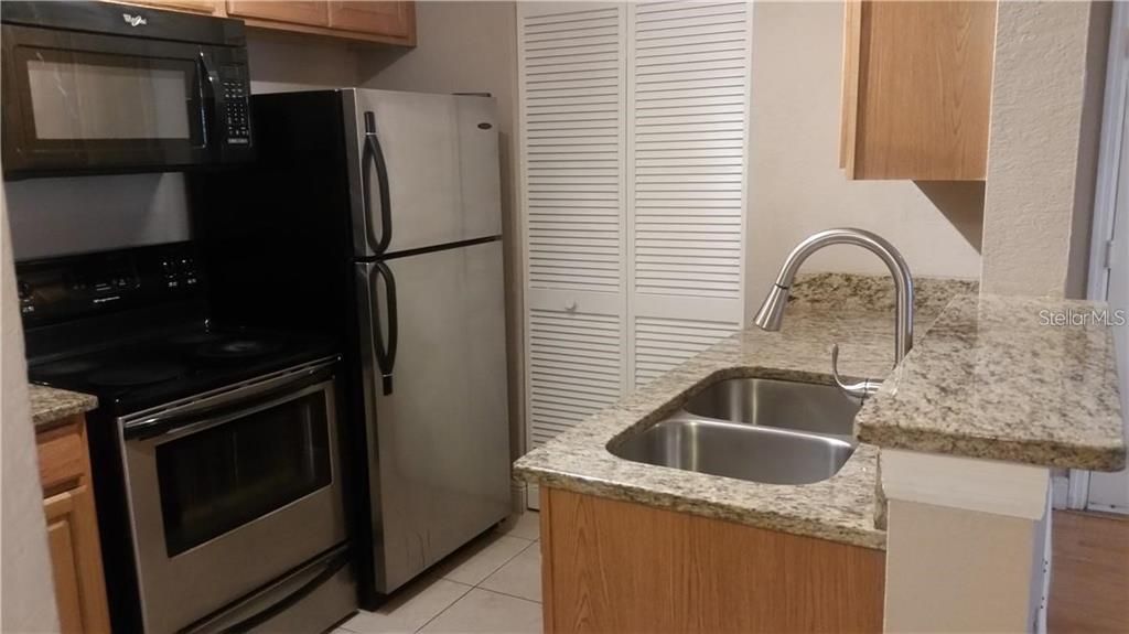 Recently Rented: $1,025 (1 beds, 1 baths, 627 Square Feet)