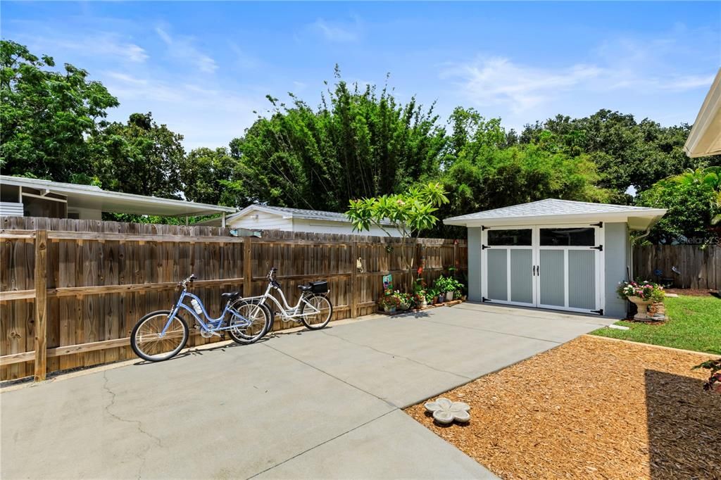Extended Drive to the Detached GarageReady for a Bike Ride around Lake Hollingsworth?