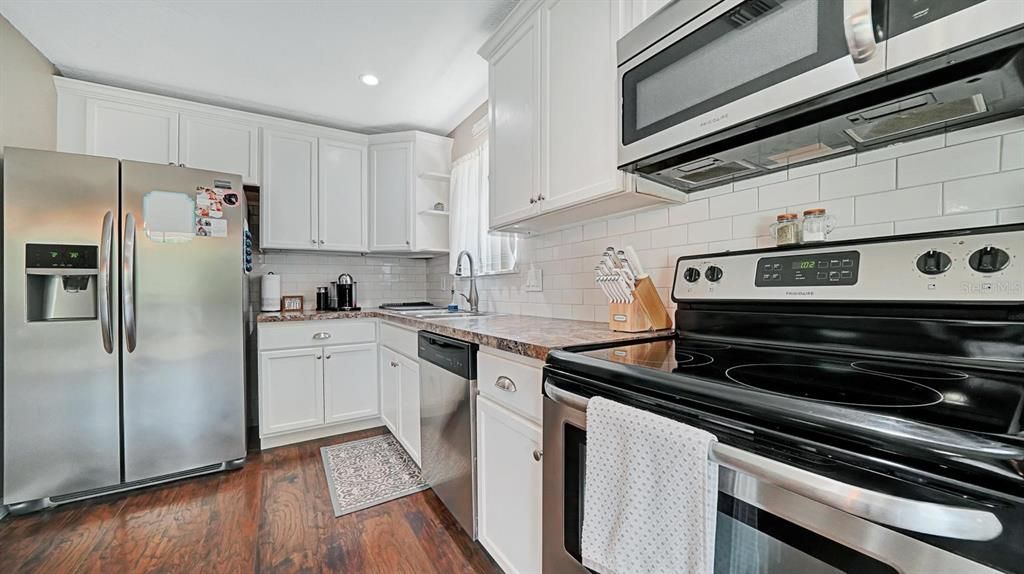 Recently Sold: $220,000 (2 beds, 2 baths, 912 Square Feet)