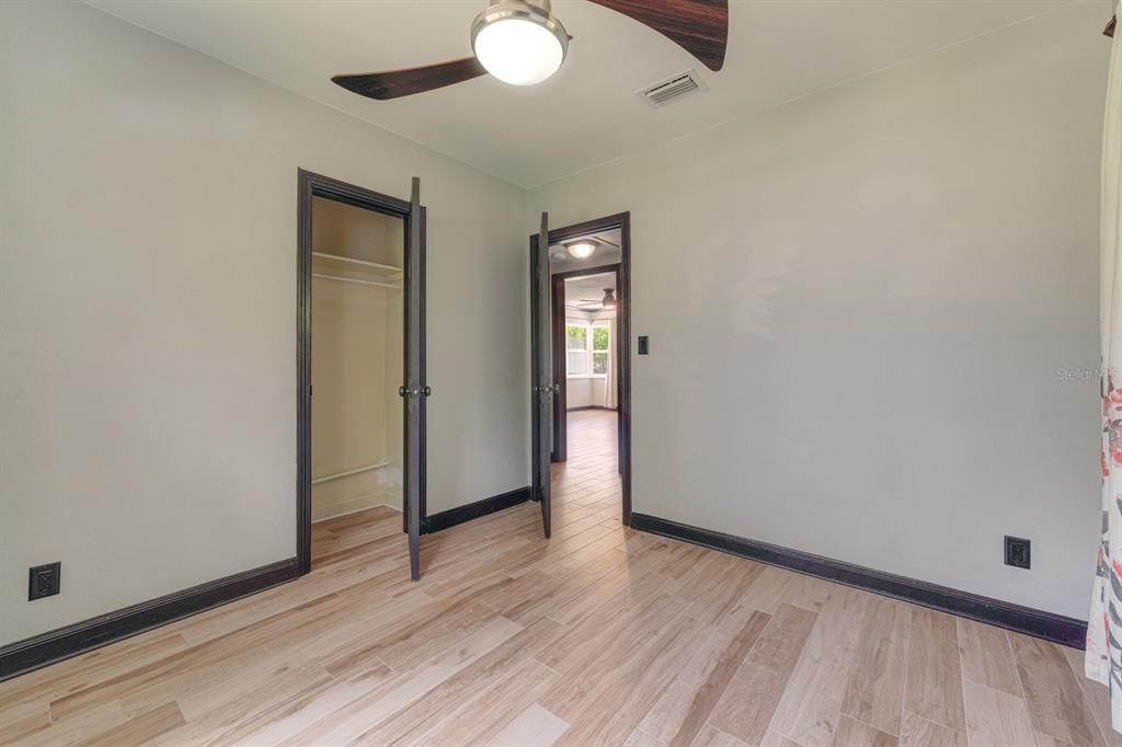 Recently Sold: $185,000 (2 beds, 1 baths, 797 Square Feet)