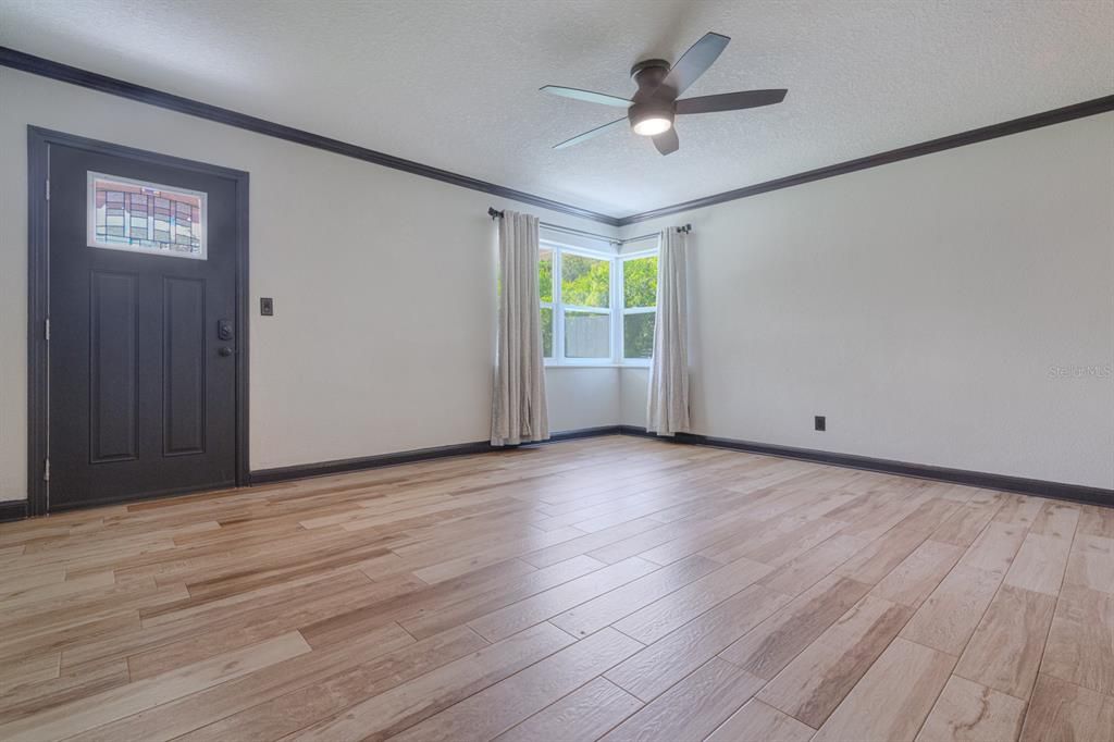 Recently Sold: $185,000 (2 beds, 1 baths, 797 Square Feet)
