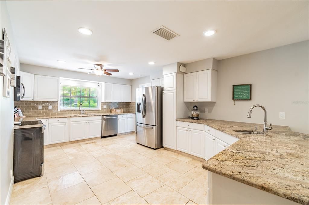 Recently Sold: $875,000 (5 beds, 3 baths, 3155 Square Feet)