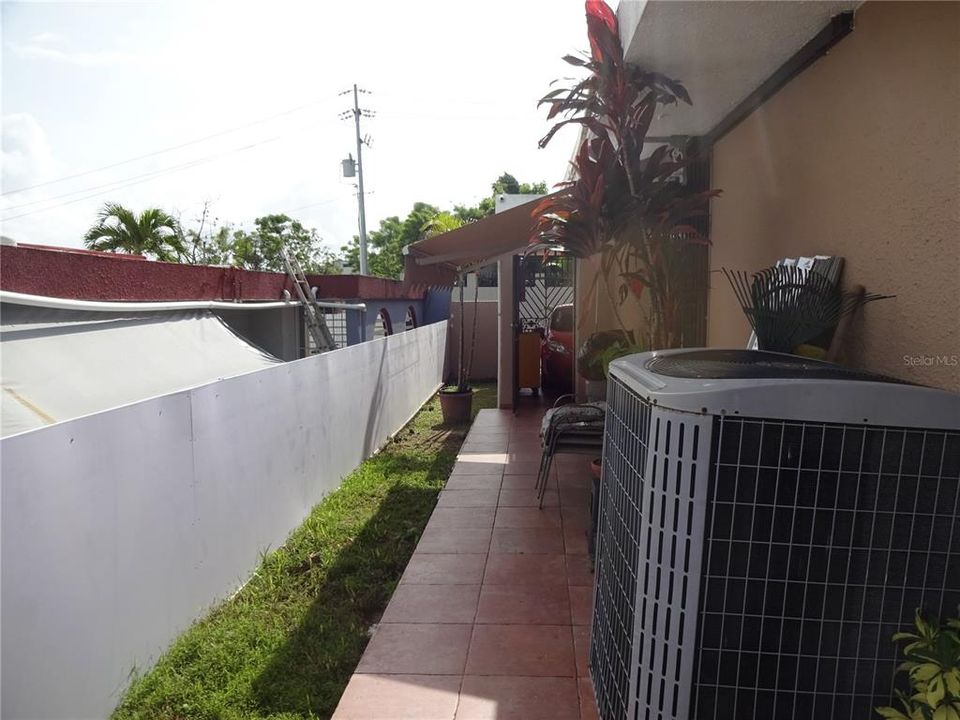 Vendido Recientemente: $195,000 (4 camas, 2 baños, 2500 Pies cuadrados)