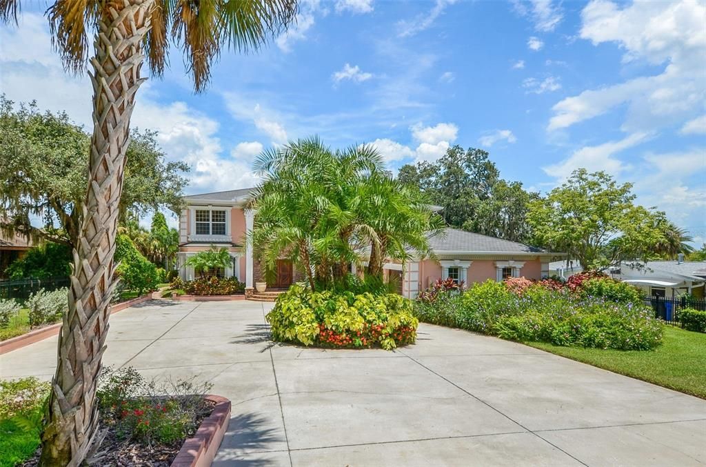 Recently Sold: $2,100,000 (5 beds, 4 baths, 5200 Square Feet)