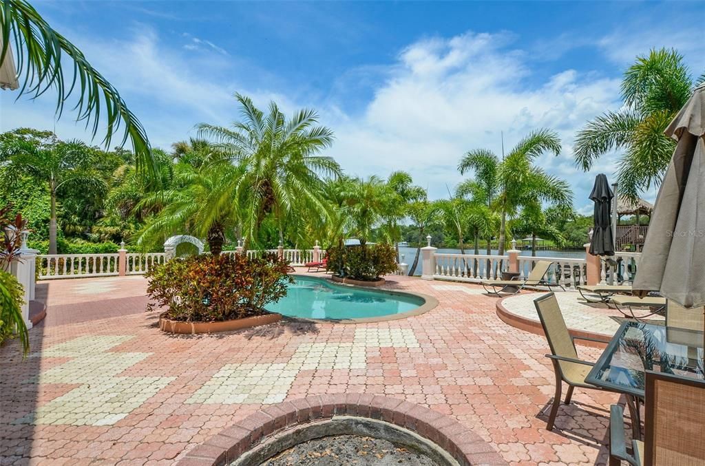 Recently Sold: $2,100,000 (5 beds, 4 baths, 5200 Square Feet)