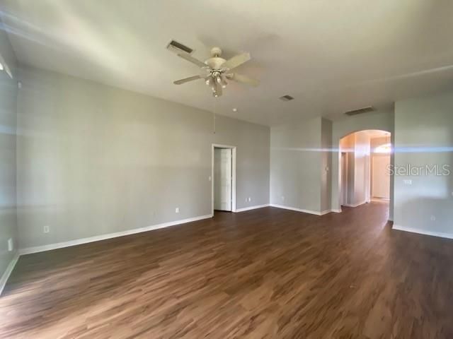 Recently Rented: $1,600 (3 beds, 2 baths, 1565 Square Feet)