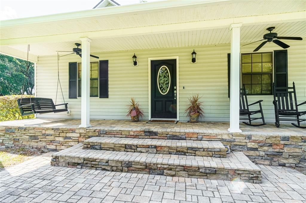 Recently Sold: $459,900 (4 beds, 2 baths, 1922 Square Feet)