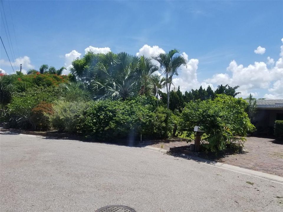 Recently Sold: $1,200,000 (3 beds, 2 baths, 1956 Square Feet)