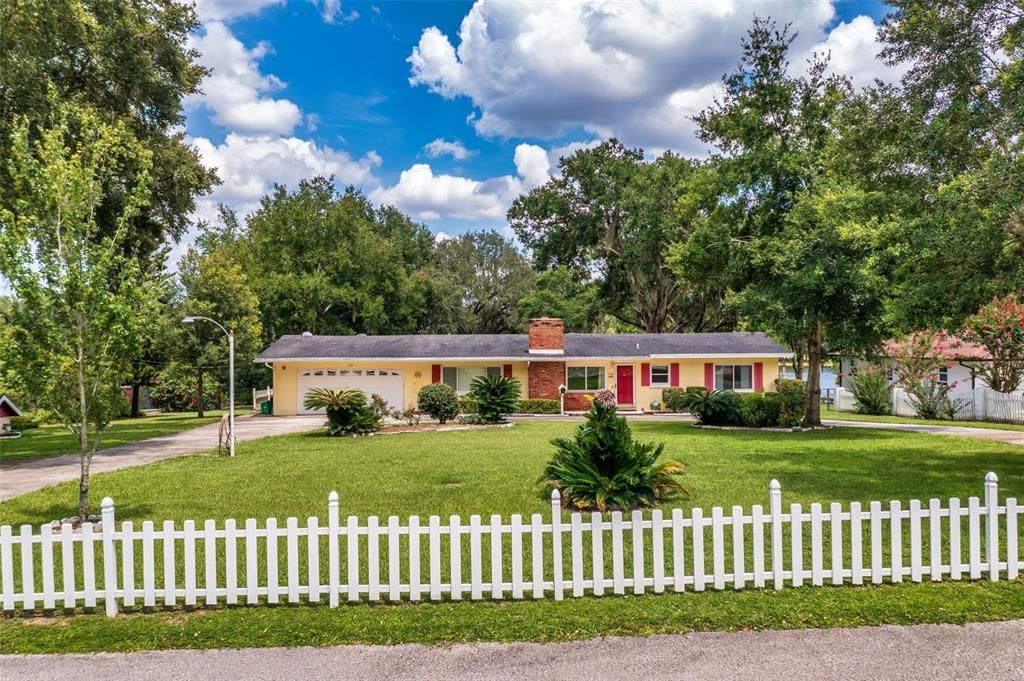 Недавно продано: $429,000 (4 спален, 2 ванн, 2312 Квадратных фут)