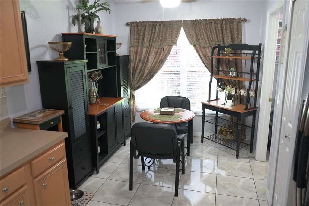 Vendido Recientemente: $345,000 (3 camas, 2 baños, 1822 Pies cuadrados)