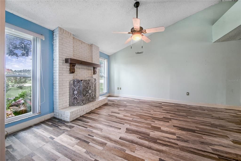Recently Sold: $220,000 (3 beds, 2 baths, 1444 Square Feet)