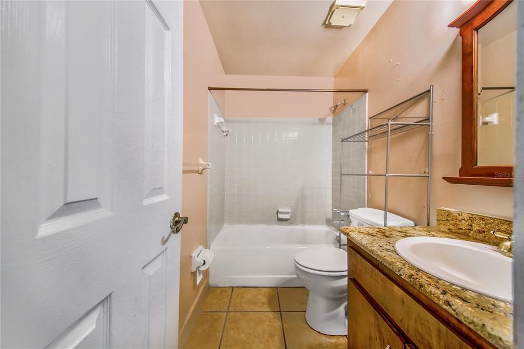 最近售出: $220,000 (3 贝兹, 2 浴室, 1444 平方英尺)