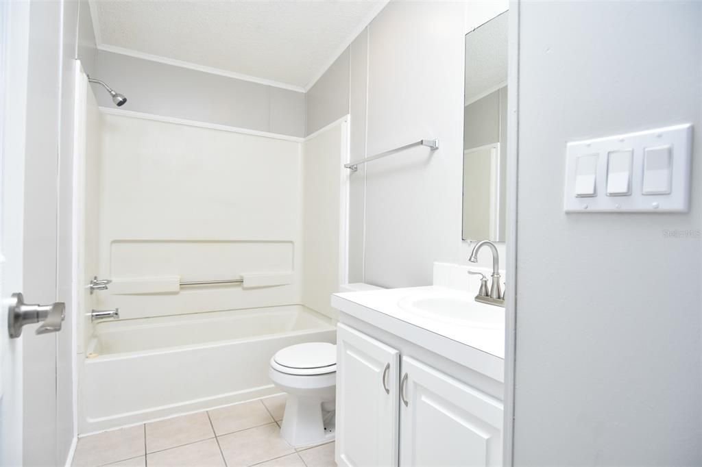最近售出: $140,000 (3 贝兹, 2 浴室, 1344 平方英尺)