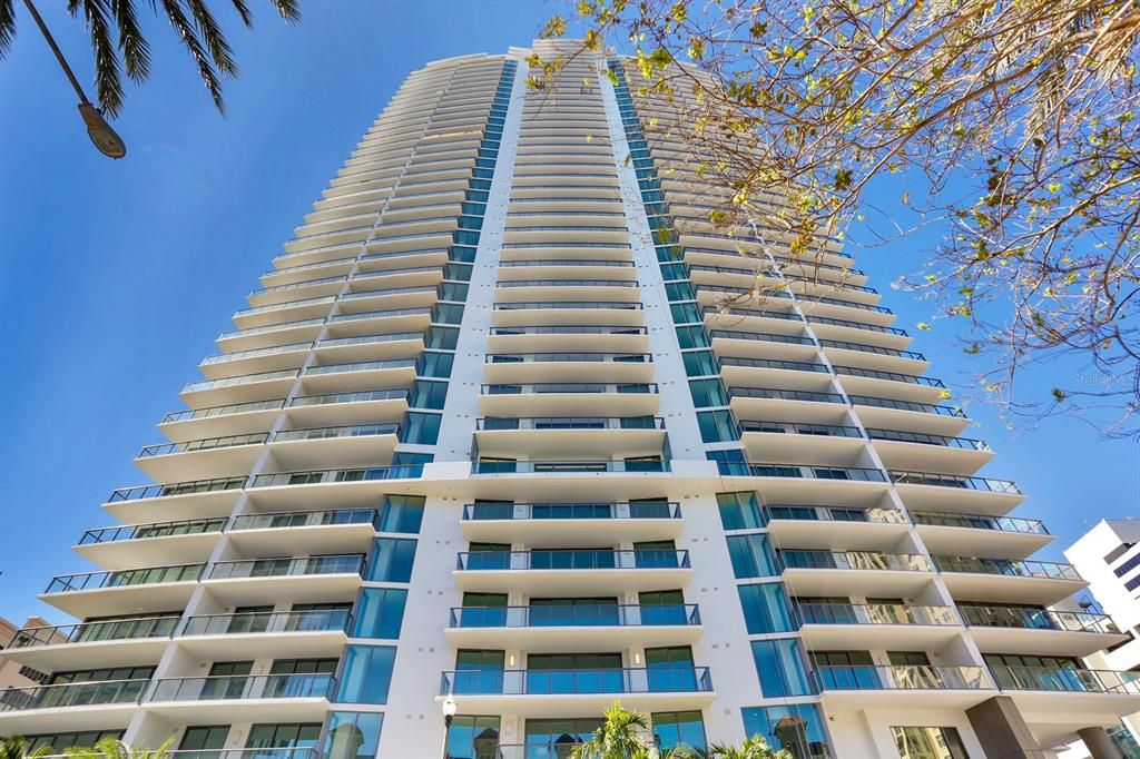 Recently Sold: $997,000 (2 beds, 2 baths, 1402 Square Feet)