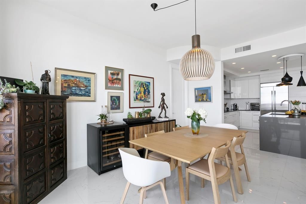 Recently Sold: $997,000 (2 beds, 2 baths, 1402 Square Feet)