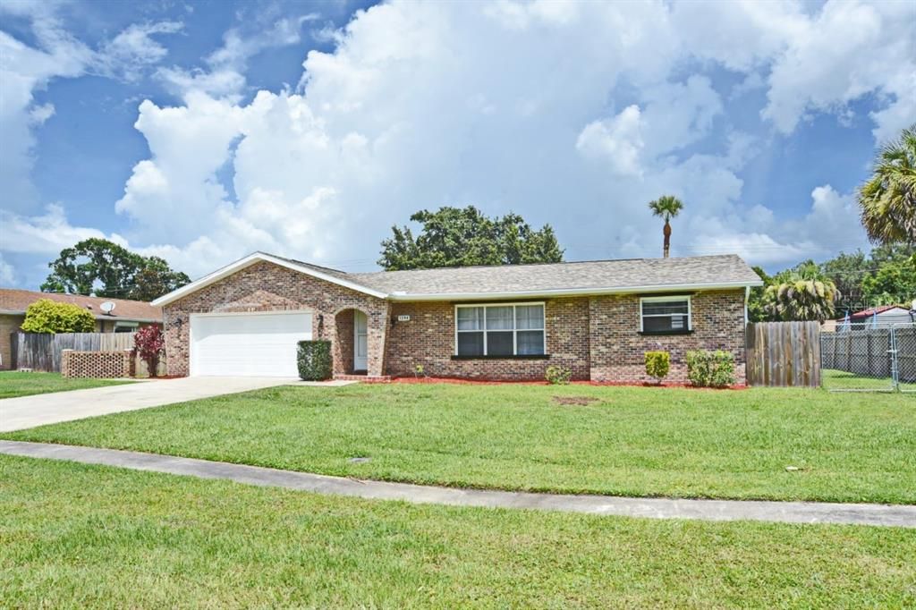 Recently Sold: $329,900 (3 beds, 2 baths, 1950 Square Feet)