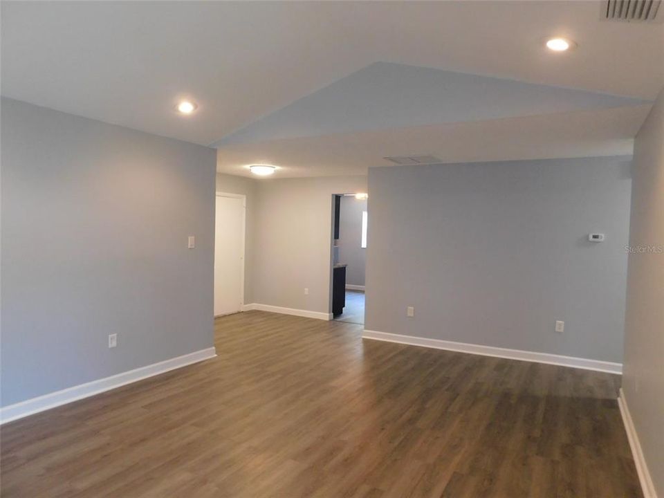 Recently Rented: $1,995 (3 beds, 2 baths, 1268 Square Feet)