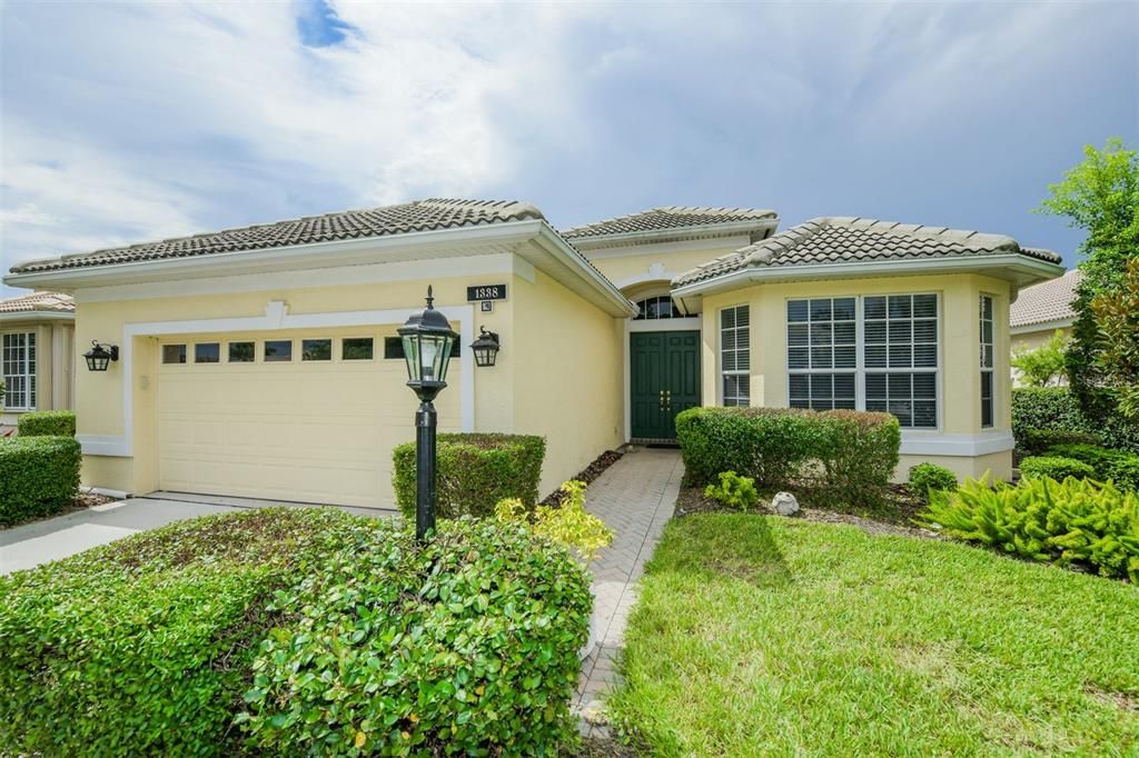 Recently Sold: $535,000 (3 beds, 3 baths, 2077 Square Feet)