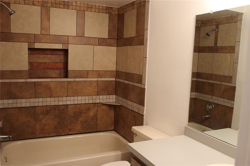 最近售出: $115,000 (2 贝兹, 2 浴室, 927 平方英尺)