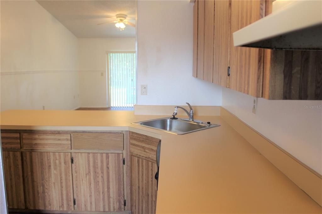Recently Sold: $115,000 (2 beds, 2 baths, 927 Square Feet)
