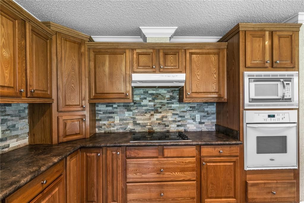 Recently Sold: $345,000 (4 beds, 2 baths, 2280 Square Feet)
