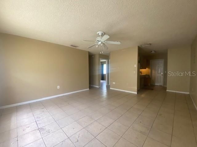 Recently Rented: $975 (2 beds, 1 baths, 778 Square Feet)