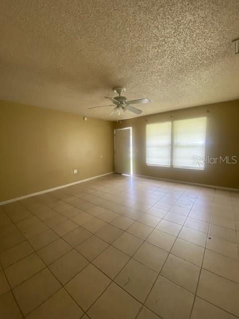 Recently Rented: $975 (2 beds, 1 baths, 778 Square Feet)