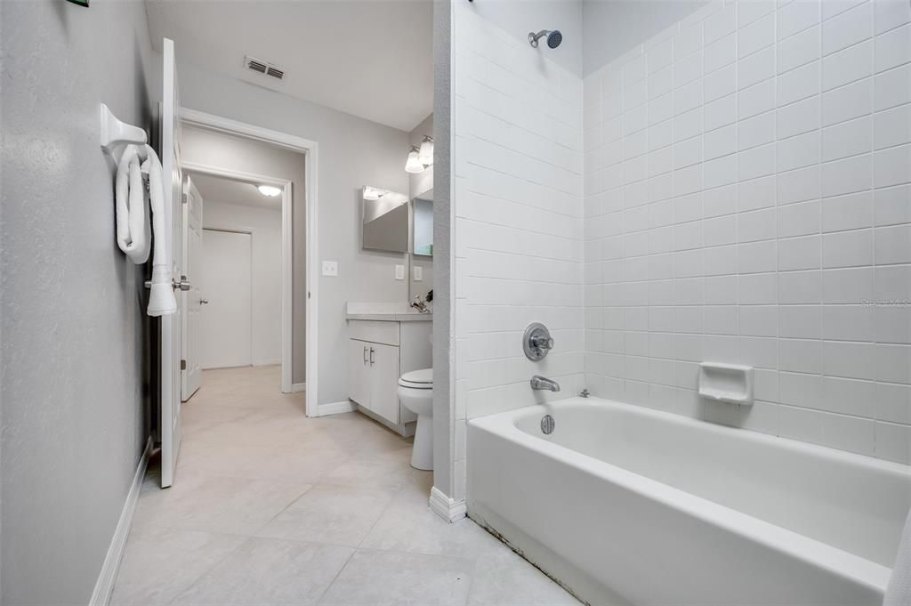 最近售出: $300,000 (3 贝兹, 2 浴室, 1709 平方英尺)