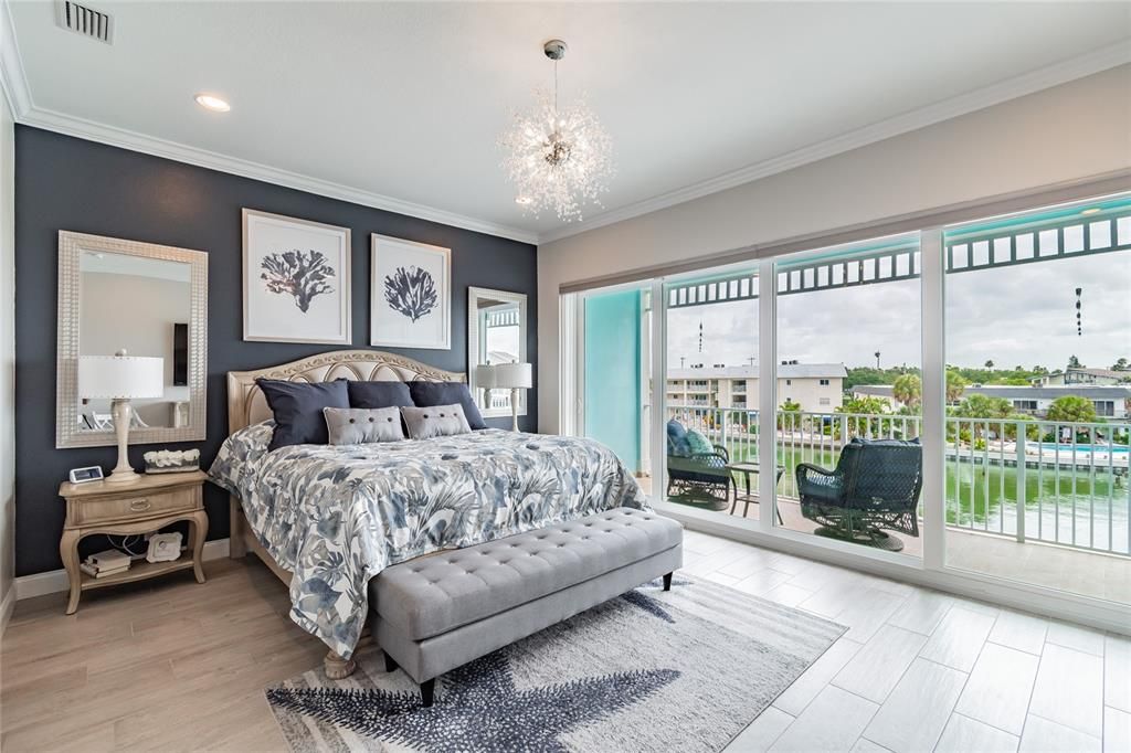 3rd fl mater bedroom and patio w/view of intracoastal.