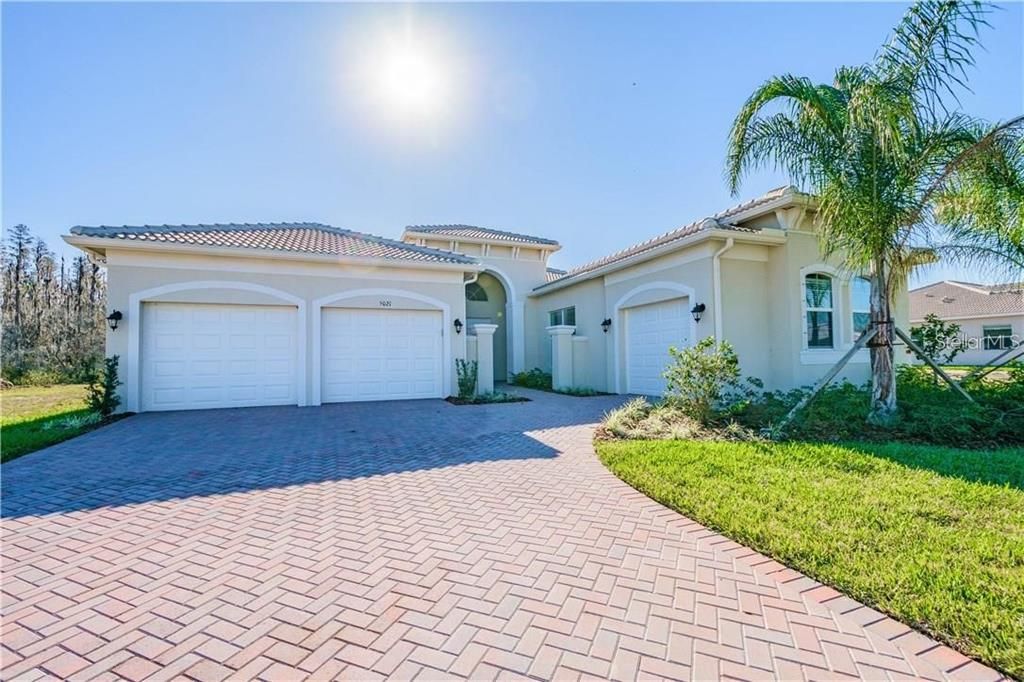Recently Sold: $687,500 (3 beds, 3 baths, 3055 Square Feet)